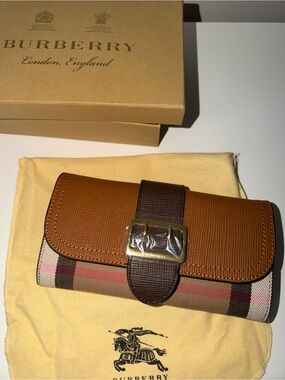 Burberry Brown Leather & Vintage Check Buckle Wallet